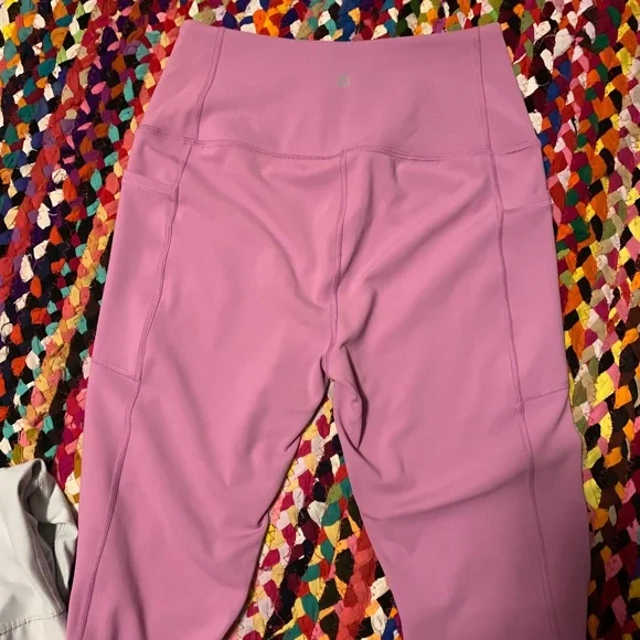 Pink 3/4 Leggings with Pockets - Picture 3 of 5